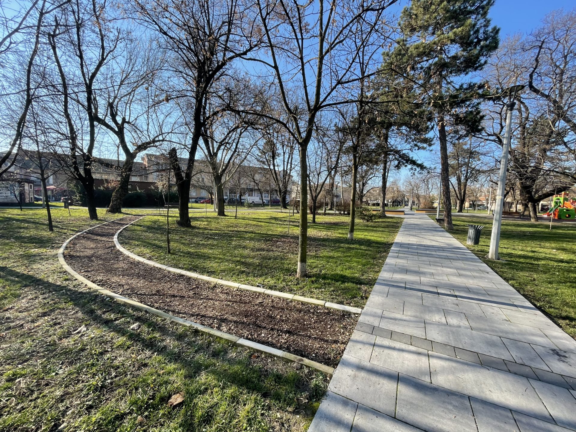 Uredjenje parternih i zelenih površina parkovskog prostora u Ulici Masarikova u Šapcu